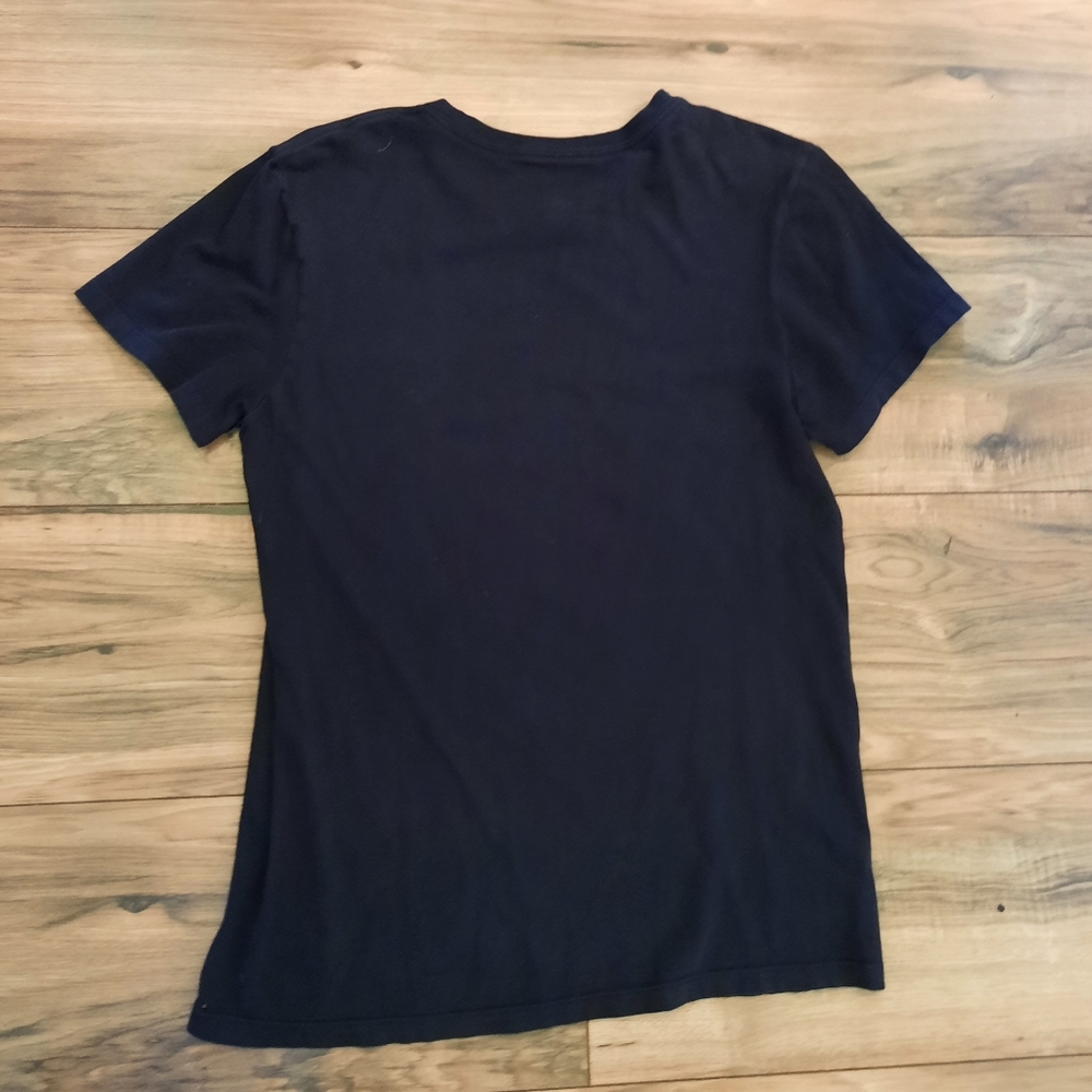 Women's size XS short sleeve shirt. - Picture 2 of 3